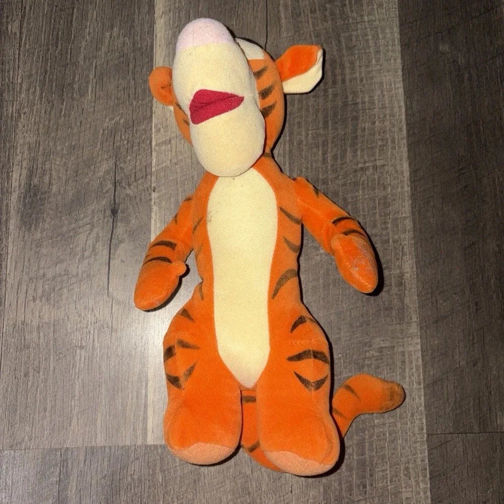 Fisher Price Tigger Disney Plush Winnie the Pooh 10